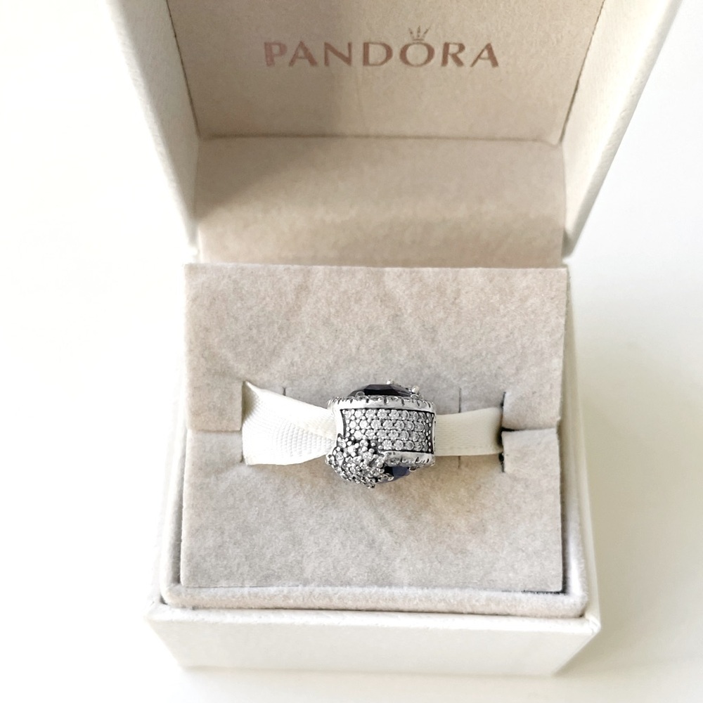 Pandora Dazzling Snowflake Charm | Retired - Picture 3 of 4